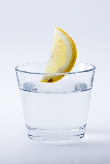 Glass of water and a slice of lemon