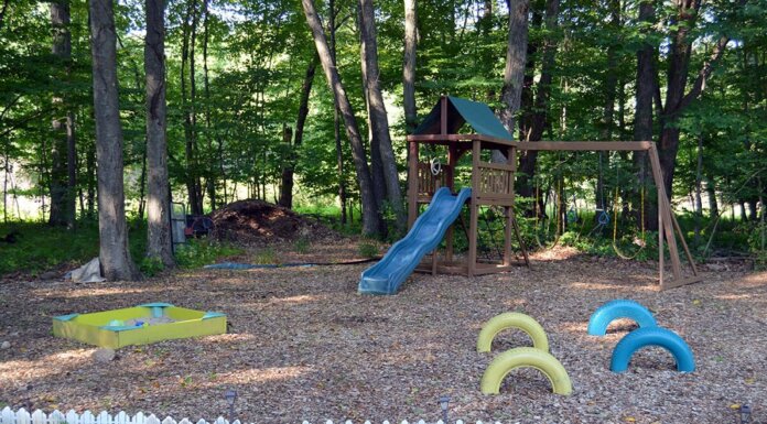 12 Fun Outdoor Play Areas that will Keep your Kids Entertained all summer kids play yard