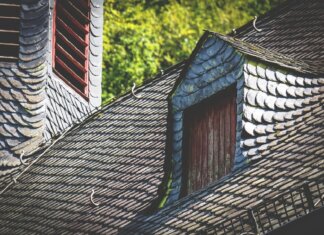 How Old is Your Roof? 7 Signals to Help You Find Out old roof signals