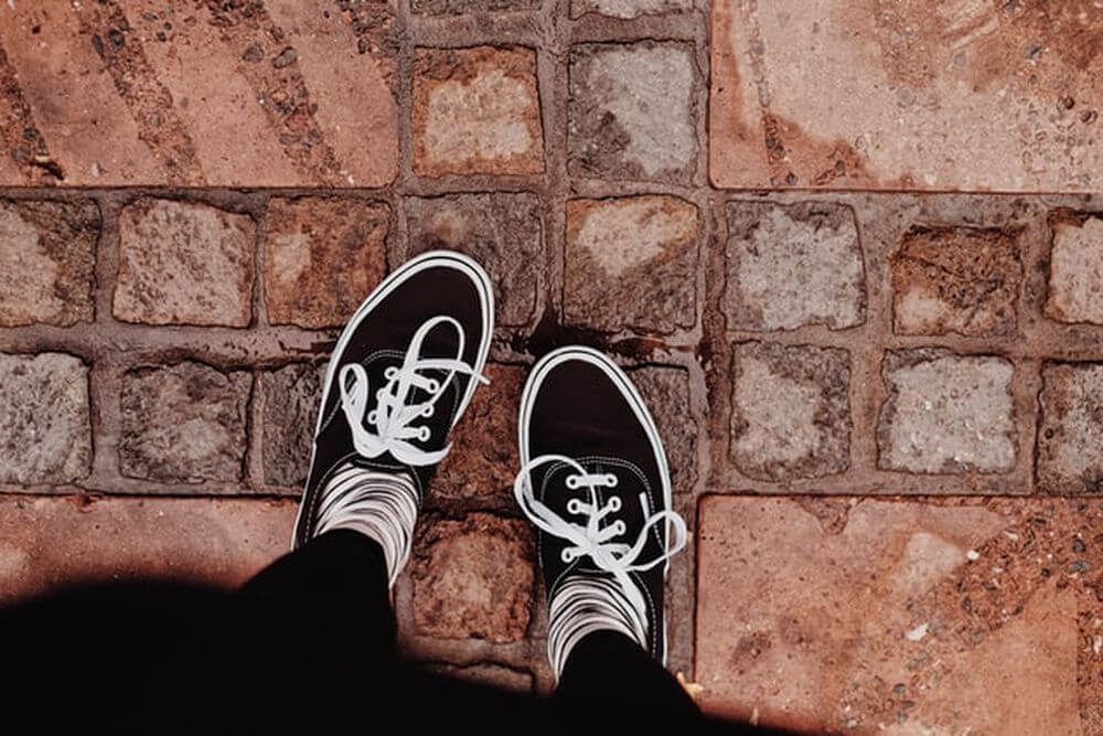 Black keds sneakers.