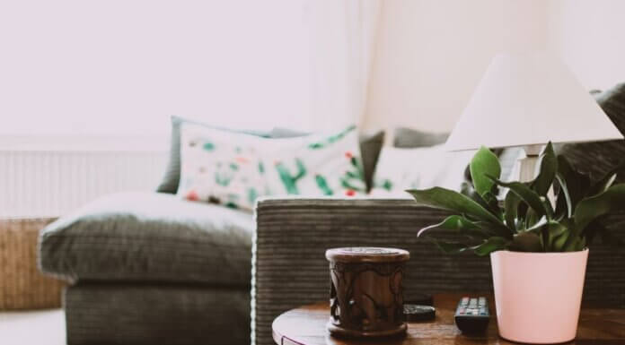 How To Decorate Your First Apartment??? Decorations on a coffee table.