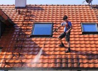 Hydro Jet Technique: Should You Hire A Roof Cleaning Expert?