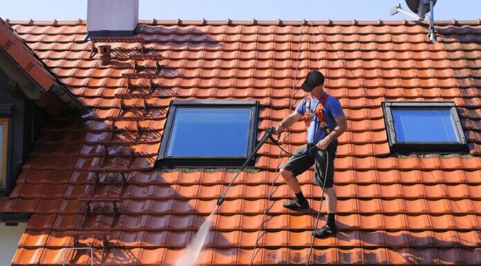 Hydro Jet Technique: Should You Hire A Roof Cleaning Expert?