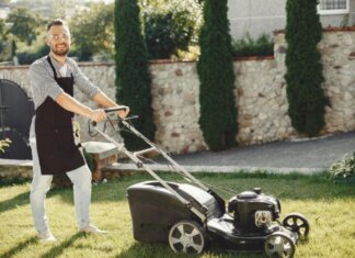 Advantages of Hiring an Expert Lawn Mowing Service Expert Lawn Mowing Service