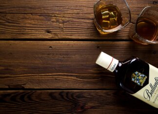 Understanding The Process And Perks Of Buying Whiskey Online