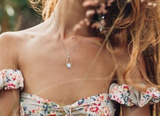 The Ocean’s Spirit in Stone: Discover Moonstone’s Power Ocean’s Spirit in Stone