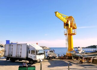 Economic Impact of Crane Truck Hire on Construction Budgets crane truck hire