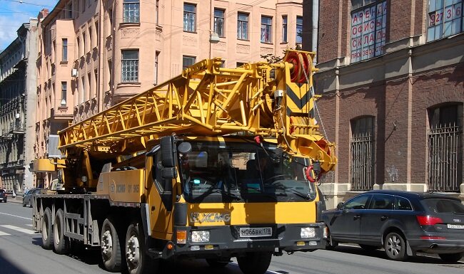 What Are The Factors To Consider When Hiring A Crane Crane hire rate