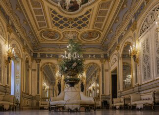What Makes Custom Gold Gilding a Preferred Choice for Premium Interior Decoration Custom Gold Gilding