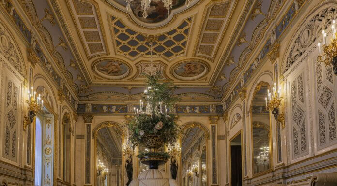 What Makes Custom Gold Gilding a Preferred Choice for Premium Interior Decoration Custom Gold Gilding